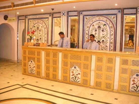 Empires Hotel ปูรี ภายนอก รูปภาพ