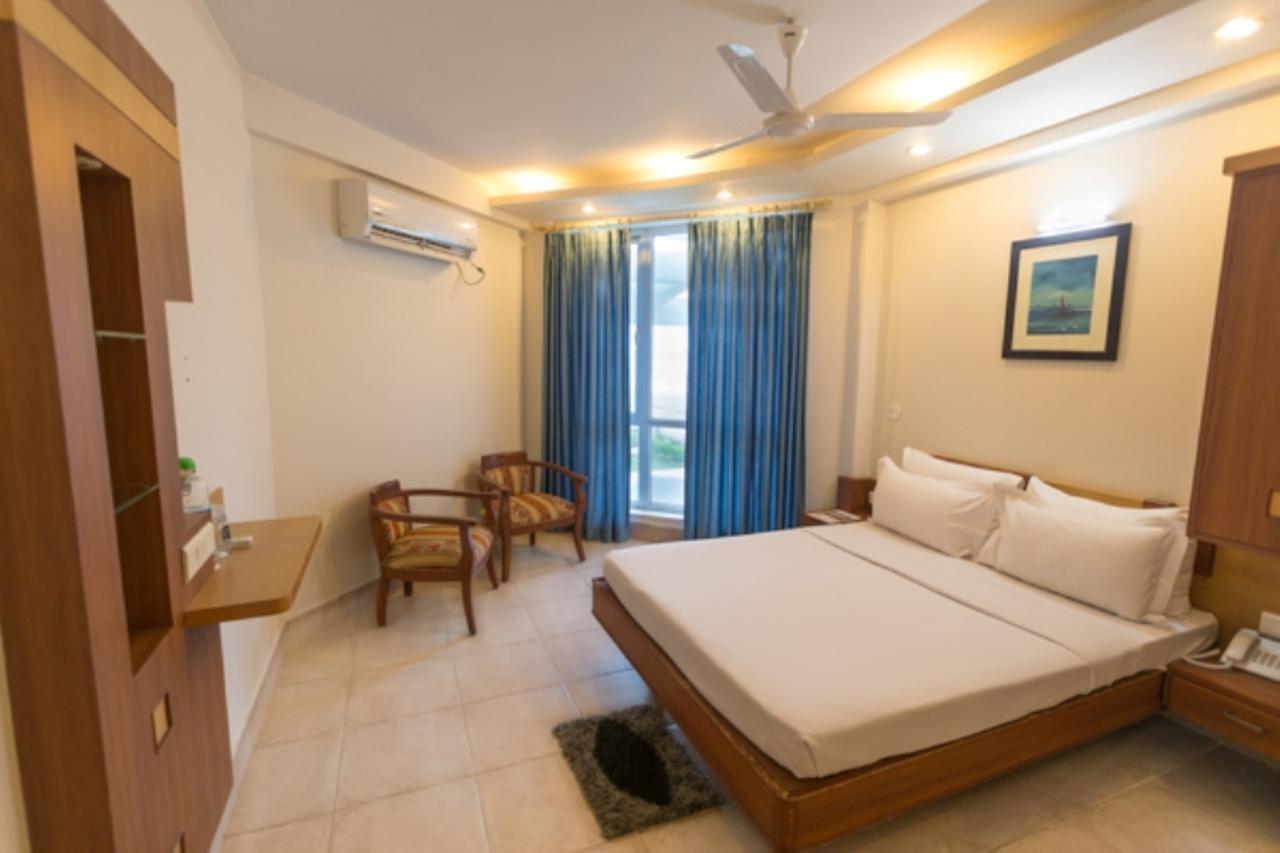Empires Hotel ปูรี ภายนอก รูปภาพ