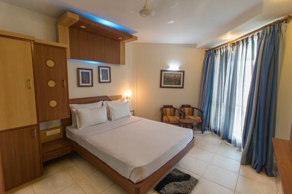 Empires Hotel ปูรี ภายนอก รูปภาพ