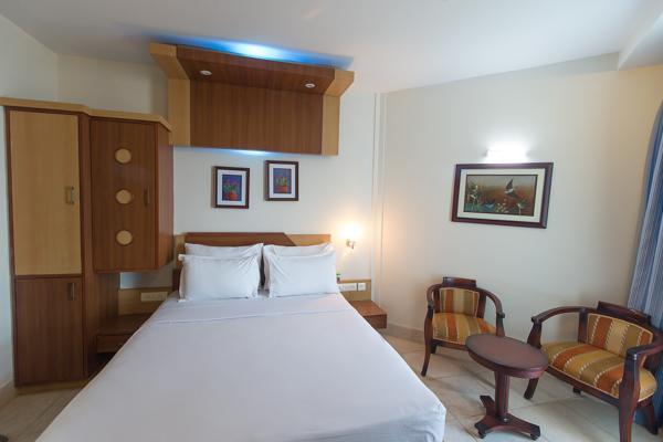 Empires Hotel ปูรี ภายนอก รูปภาพ