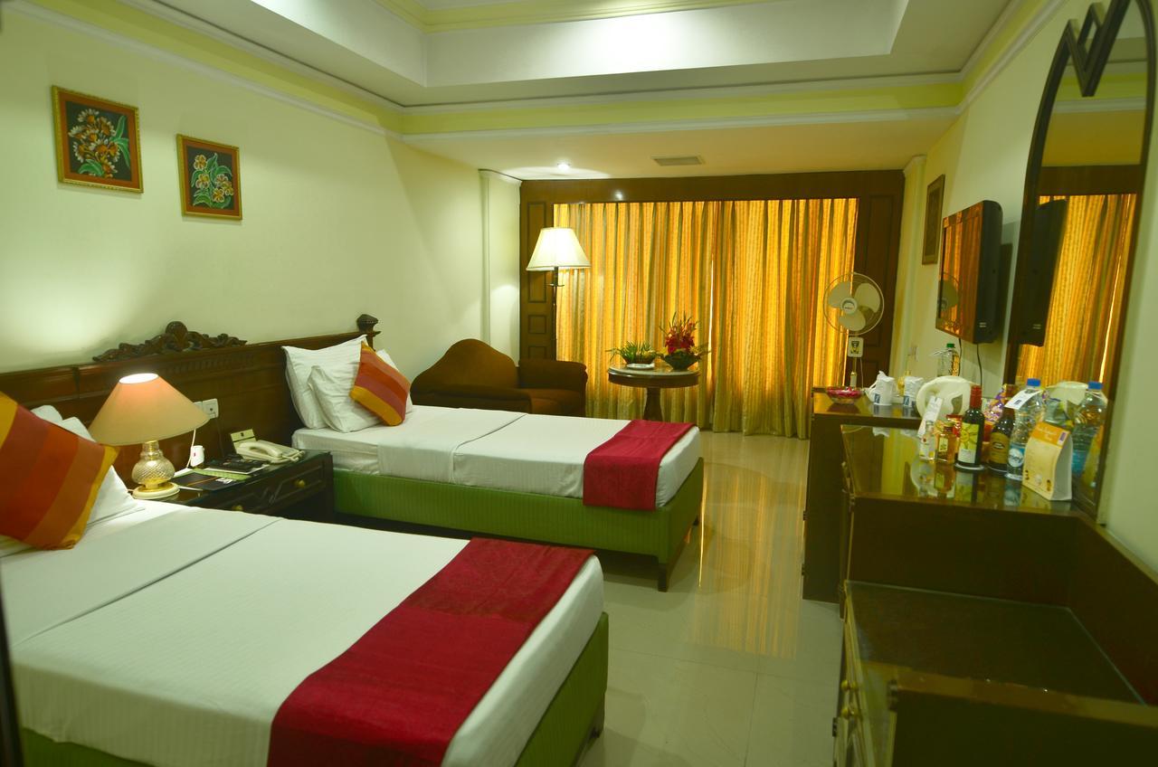 Empires Hotel ปูรี ภายนอก รูปภาพ
