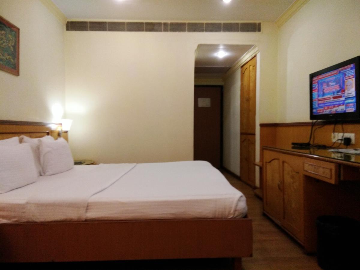 Empires Hotel ปูรี ภายนอก รูปภาพ