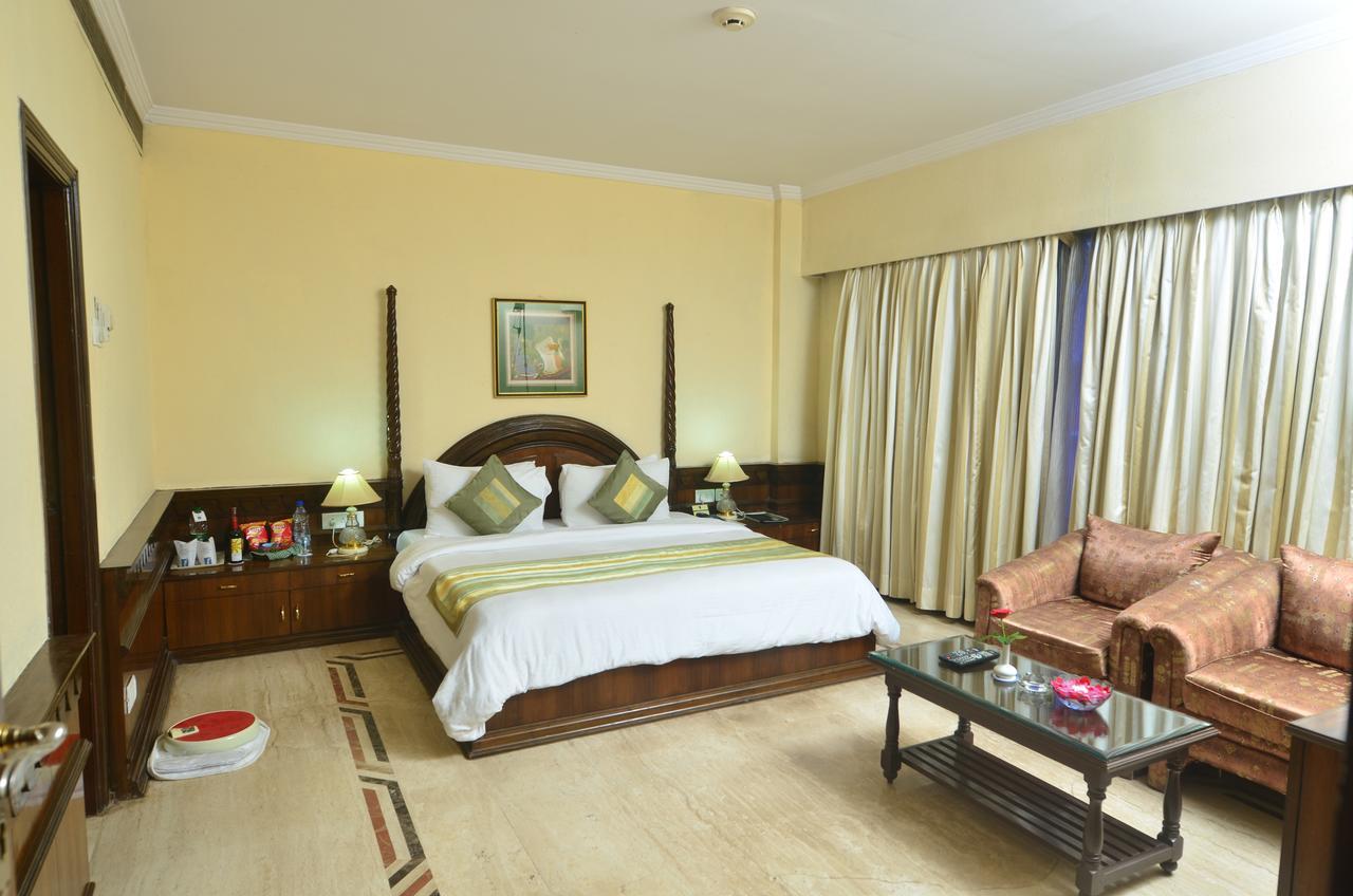 Empires Hotel ปูรี ภายนอก รูปภาพ